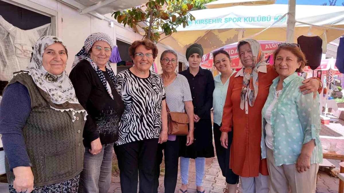 Kırşehir’de Emekli Öğretmenlerden 53 Öğrenciye Burs